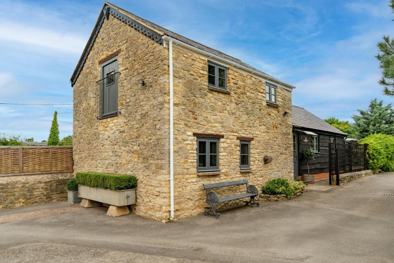 Buff Lodge Tackley Екстериор снимка
